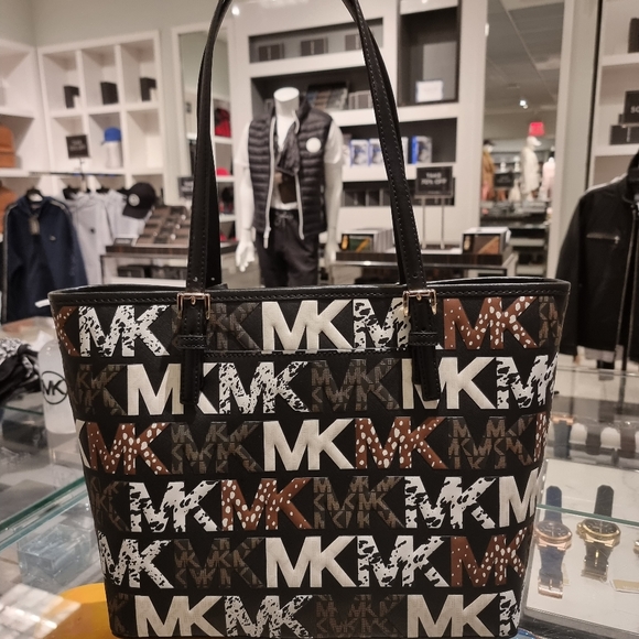 Michael Kors 3 Piece Bundle - Picture 8 of 16